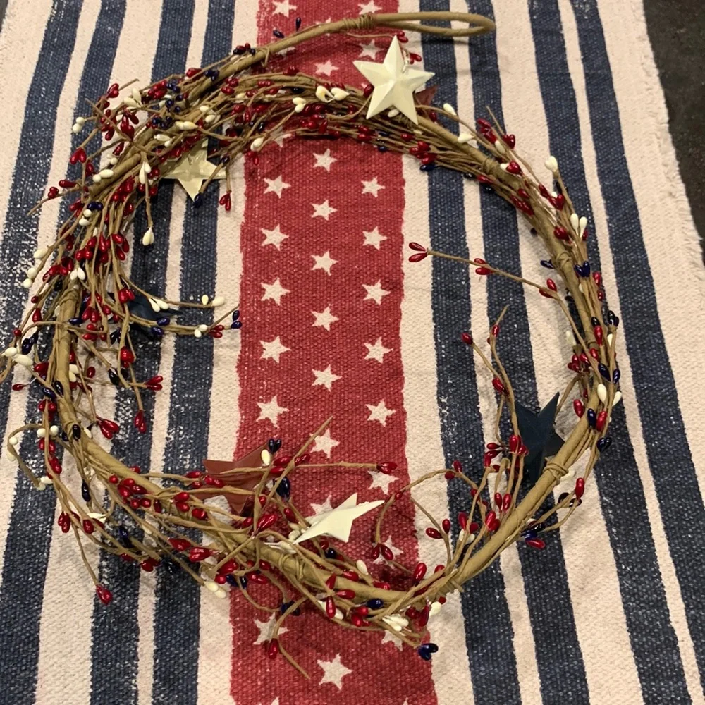 Americana Pip Berry and Rustic Stars Garland